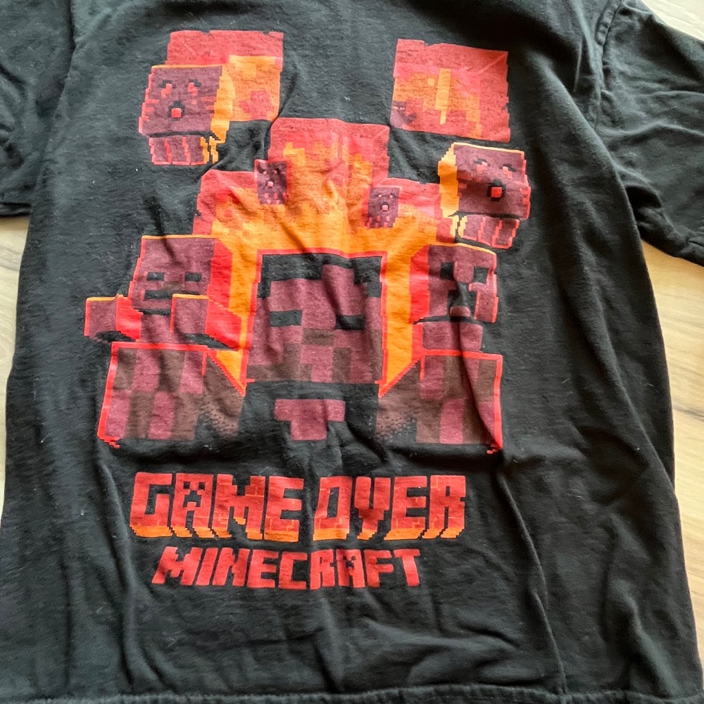 Minecraft.  Game Over.  Young Boys xs TShirt.  Size 5.  Black and Orange.